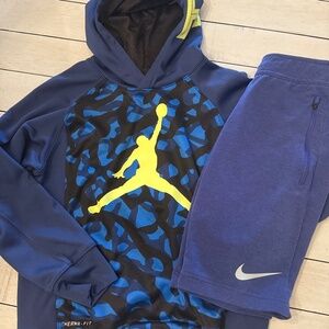 NIKE | Boys Sz Medium hoodie & shorts EUC